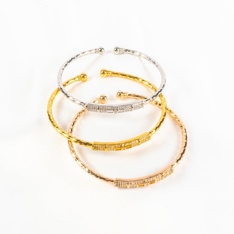 مجموعة من 3 أساور ذهب صيني مرصعة بفصوص الزيركون ذهبي وفضي وروز جولد - Image 1