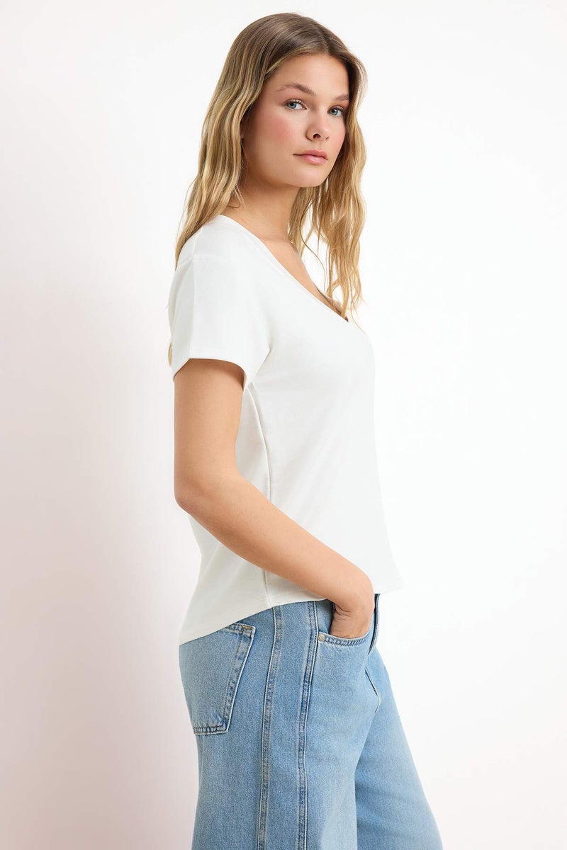 trendyol Ecru V-Neck Regular/Normal Fit Knitted T-Shirt Twoss25Ts00196 - Image 2