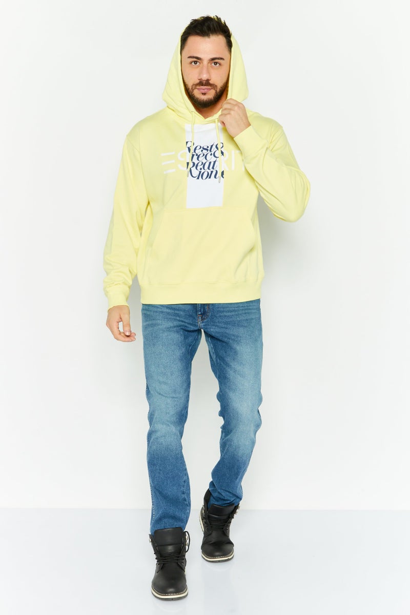 ESPRIT سويت شيرت رجالي بأكمام طويلة مع غطاء رأس وطباعة جرافيك، أصفر - Image 4