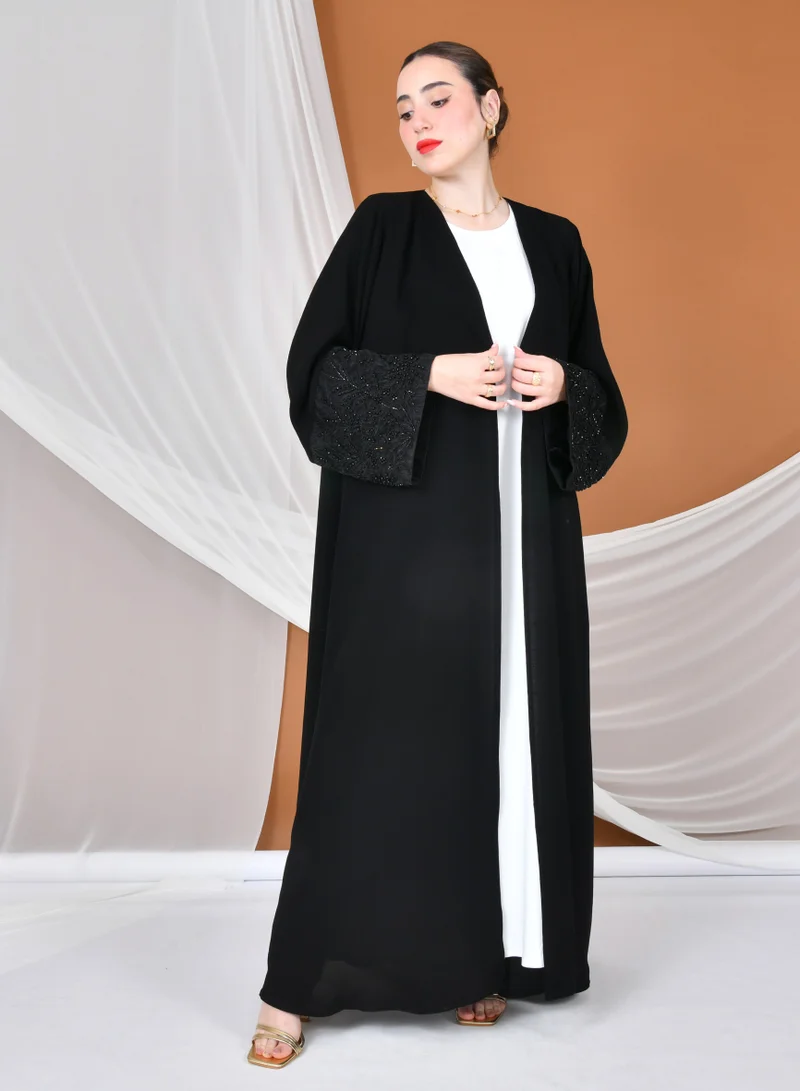 عبايات حوراء عباية لف سوداء بقصة انسيابية بكم واسع مزين بكلفة راقية