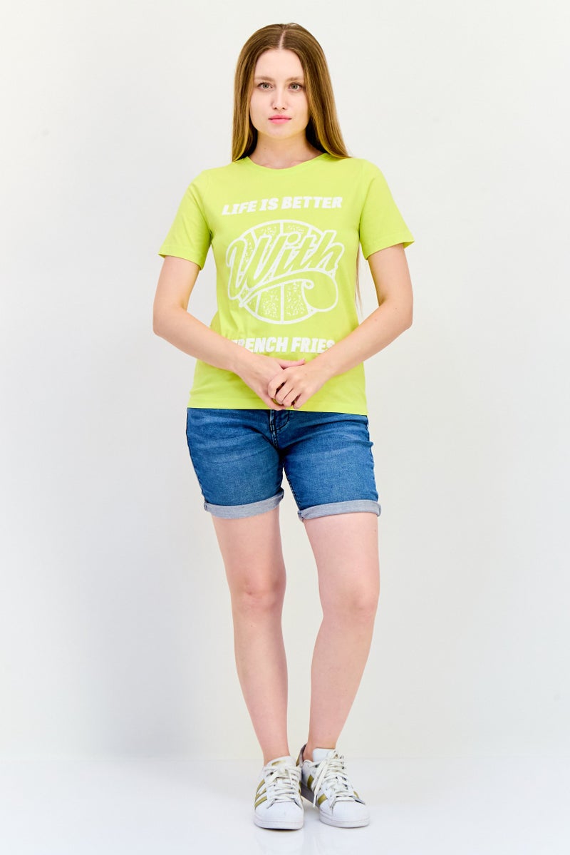 ONLY تي شيرت نسائي بأكمام قصيرة وياقة دائرية بطباعة جرافيك، لون ليموني - Image 2