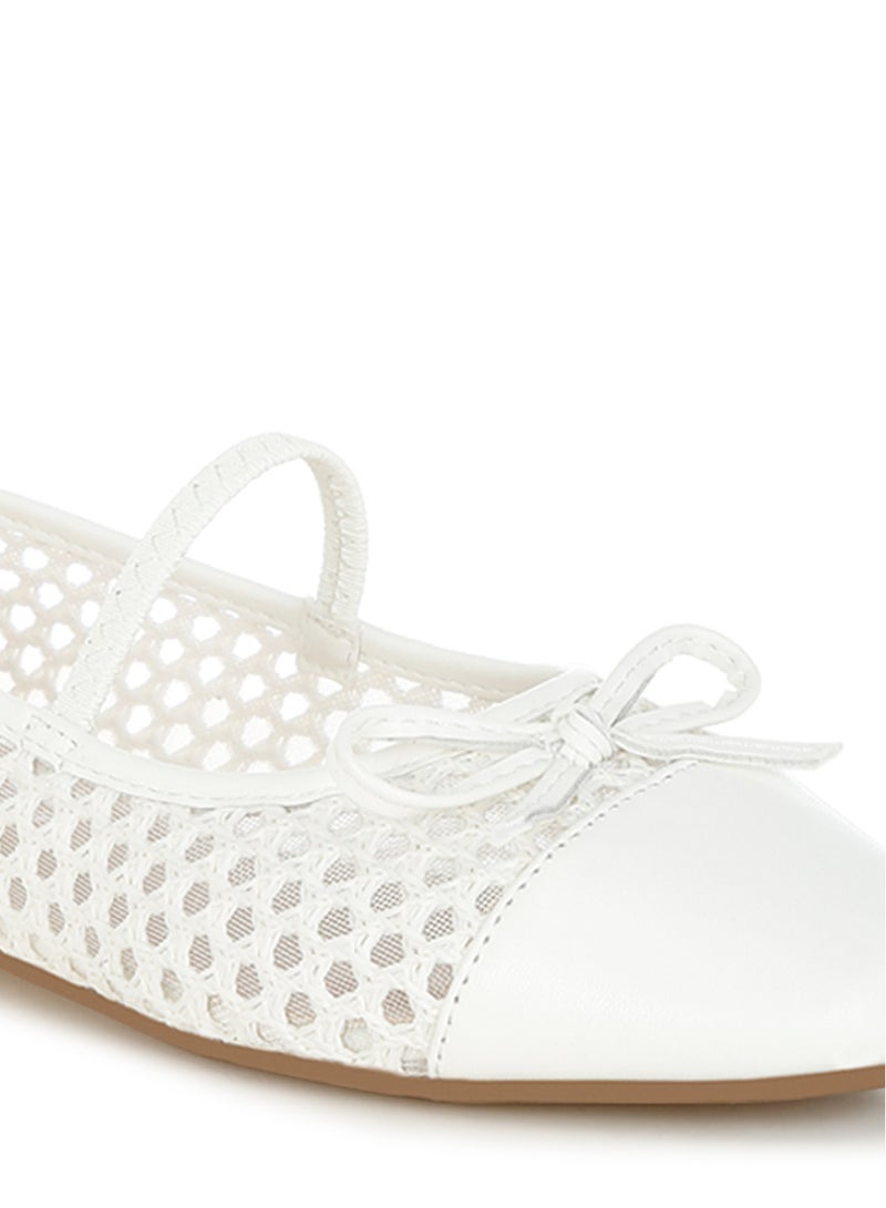 لندن راج راقصة باليه بتفاصيل فيونكة منسوجة باللون الأبيض - Image 4