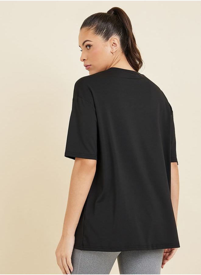 Styli Slogan Side Slit Detail Loose Yoga Fit Top  - Image 4