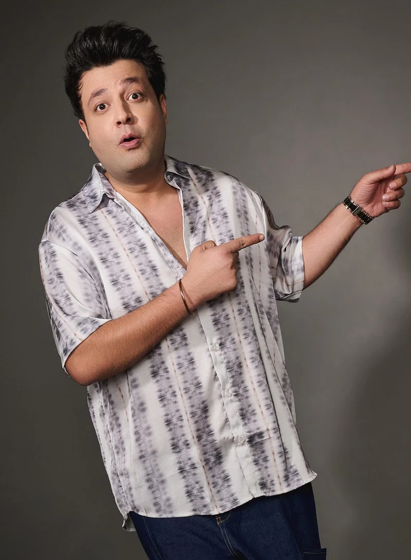 انستافاب بلس قميص رجالي أبيض عاجي ساتان كاجوال بياقة واسعة وأكمام قصيرة عادية وفتحة أزرار مقاس كبير بتصميم مريح للاستخدام اليومي