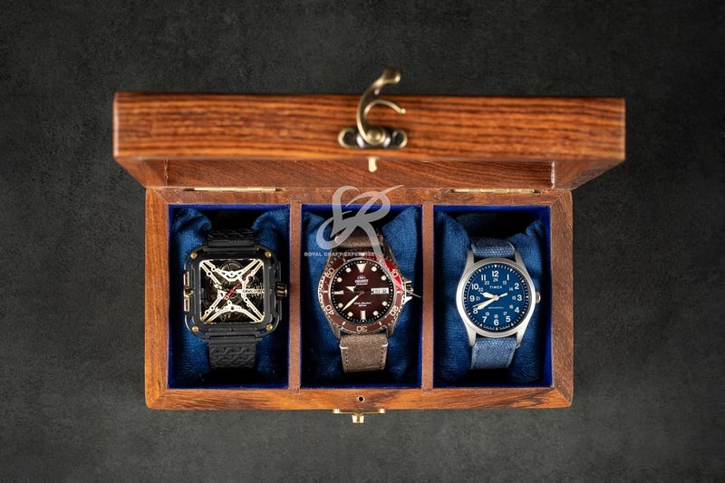 Royal Craft Expertise صندوق ساعات للرجال، علبة عرض ساعات، صندوق ساعات من خشب الورد الهندي للرجال، غطاء زجاجي مبطن بالمخمل، هدية صلبة له، مصنوعة للمناسبات الخاصة (بني داكن-3 غرف) - Image 4