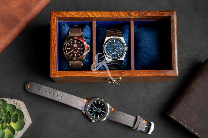 Royal Craft Expertise صندوق ساعات للرجال، علبة عرض ساعات، صندوق ساعات من خشب الورد الهندي للرجال، غطاء زجاجي مبطن بالمخمل، هدية صلبة له، مصنوعة للمناسبات الخاصة (بني داكن-3 غرف) - Image 2