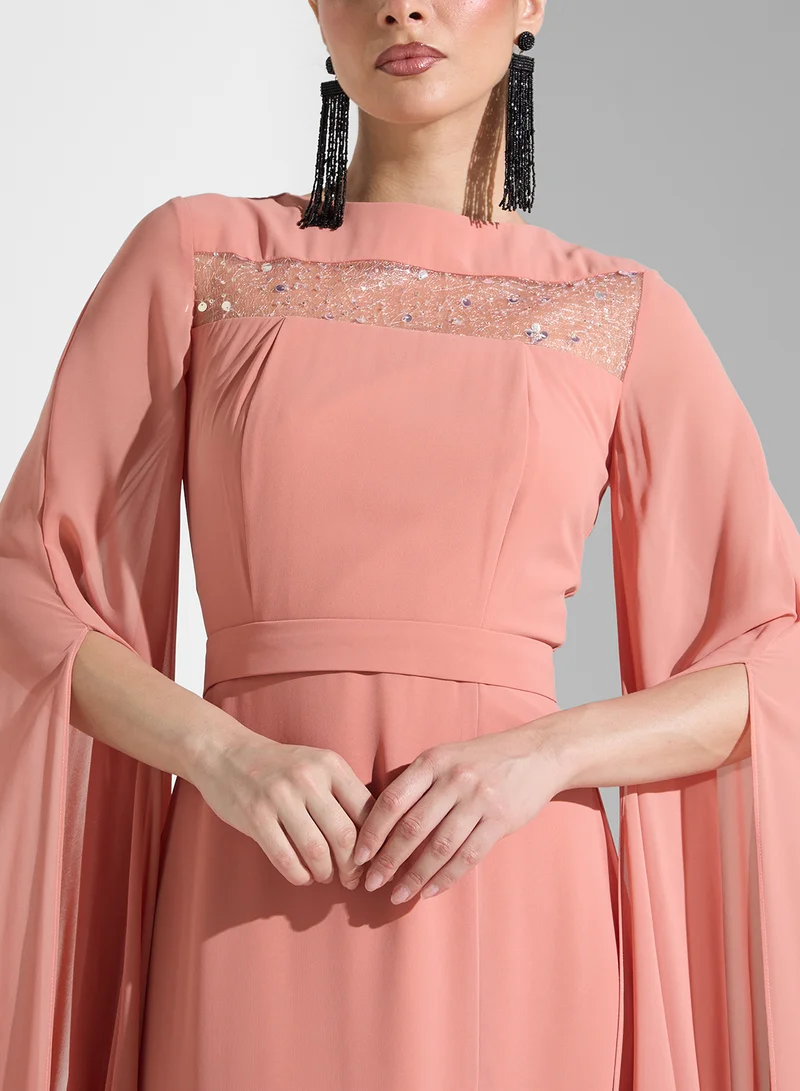 ايرا فستان سهرة بأكمام كاب