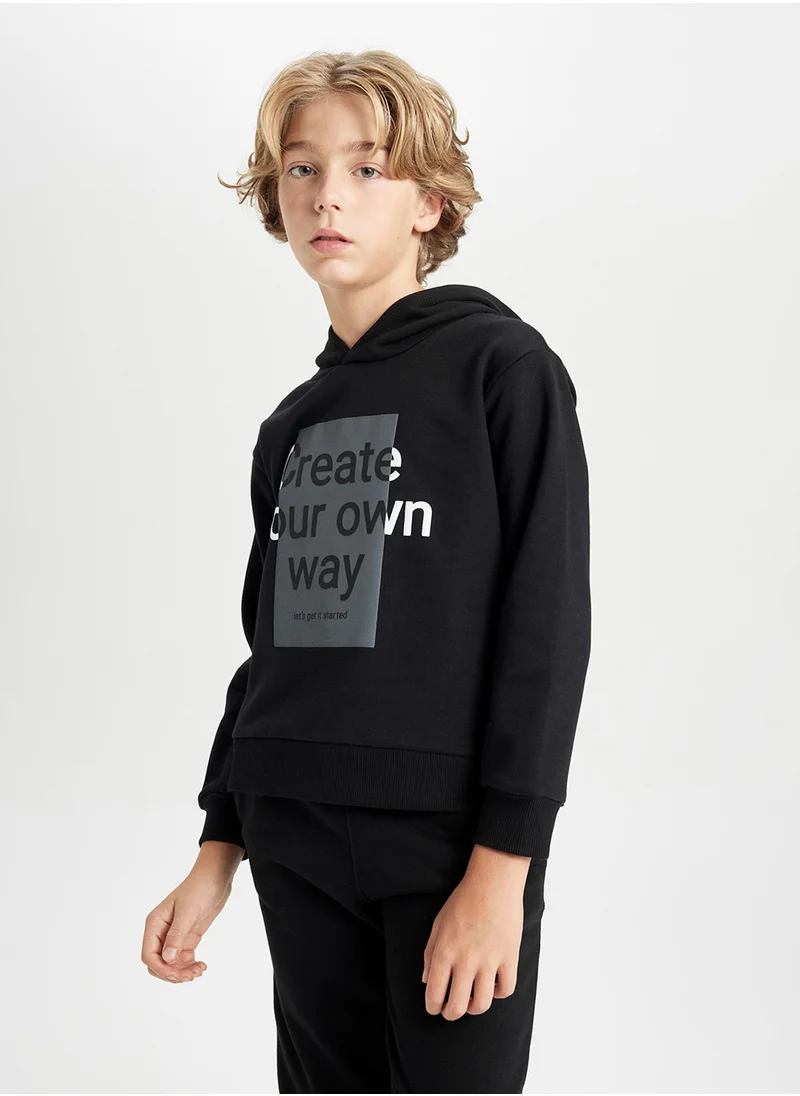 ديفاكتو Hooded Printed Sweatshirt With Elastic Waist Jogger Pants 2-Piece Set