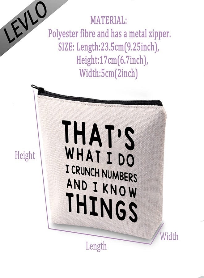 ليفلو هدية محاسب مضحكة من LEVLO: "هذا ما أفعله، أحسب الأرقام وأعرف أشياءً كثيرة". حقائب مكياج، آلة حاسبة، هدايا تخرج للطلاب (هذا ما أفعله، أحسب الأرقام). - Image 2