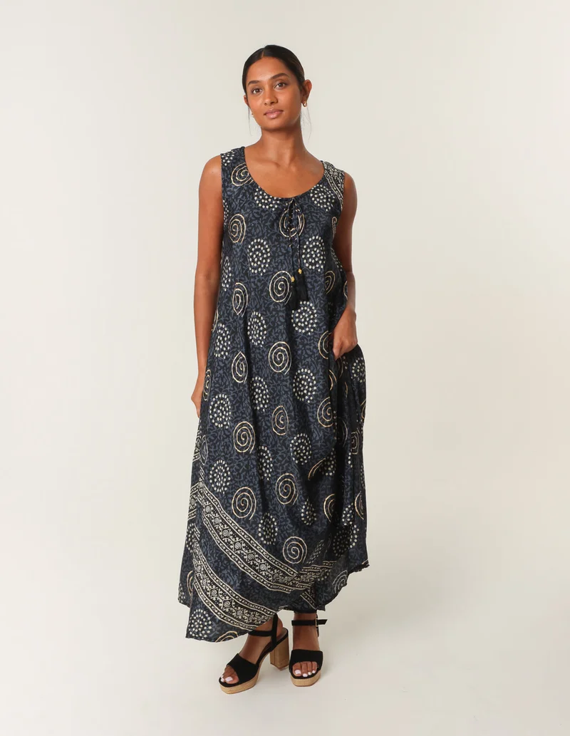 بلو فانيلا Tie Neck Maxi Dress