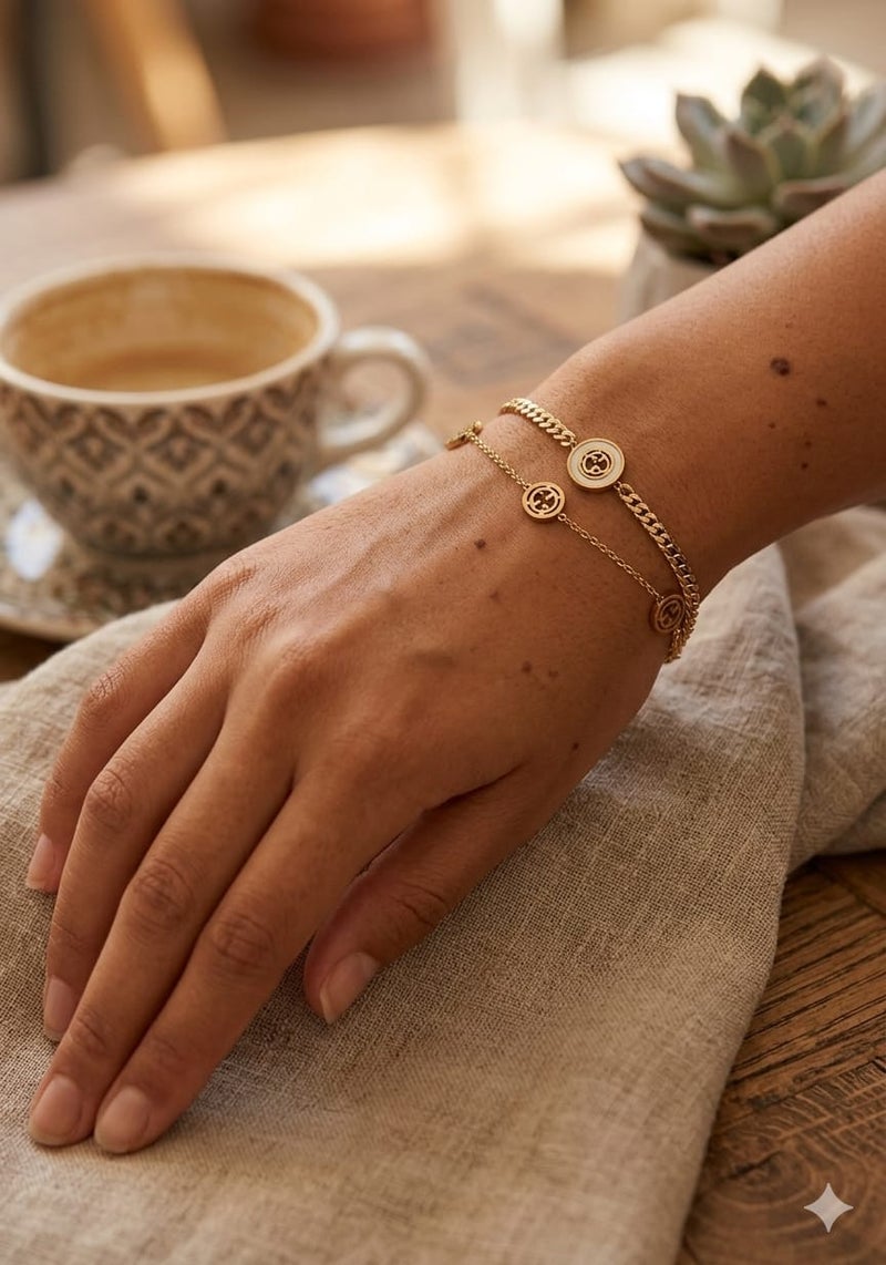 Trendy Chain Charm Bracelet with Adjustable Fastening - Elegant Wristband & Fashion Accessory for Everyday Wear