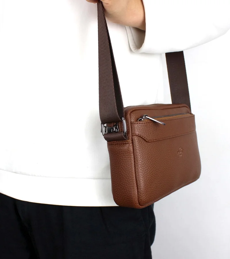 ديرسي كلوب Men's Brown Medium Shoulder Messenger Bag