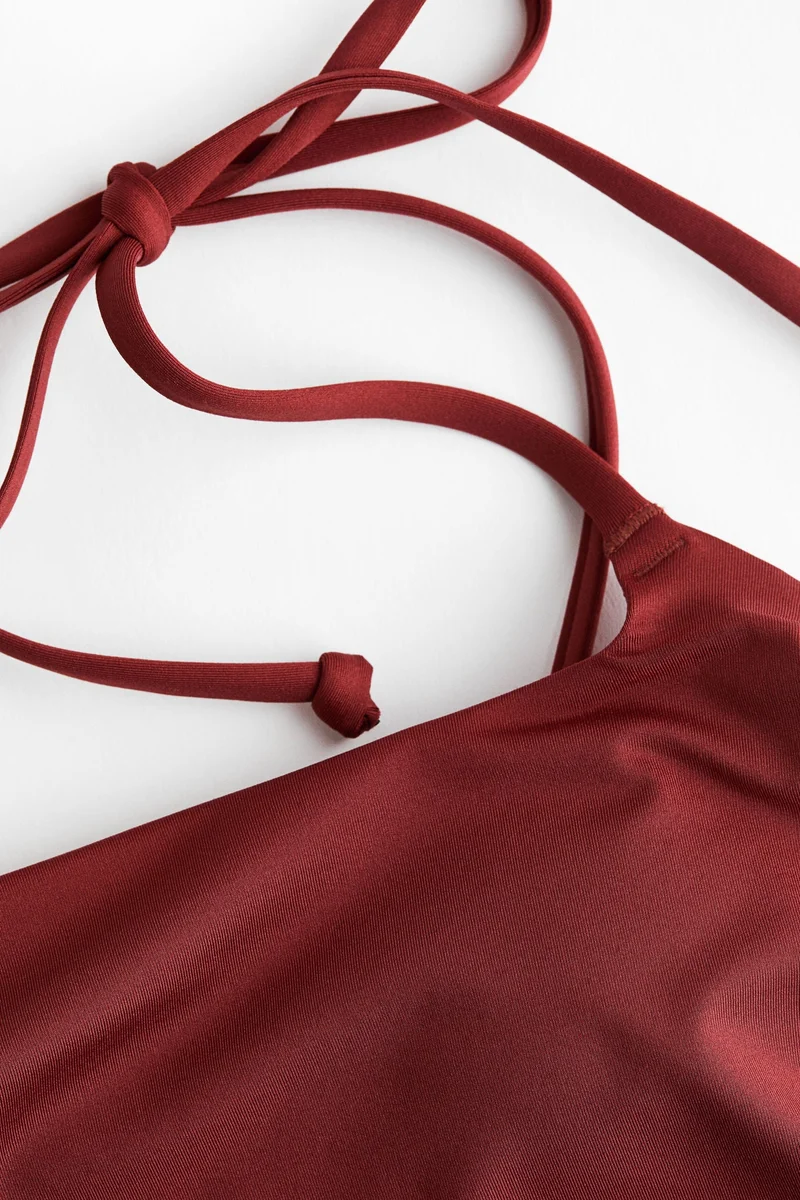 اتش اند ام ملابس سباحة بقوالب مبطنة وأربطة كتف من تشكيلة ماما