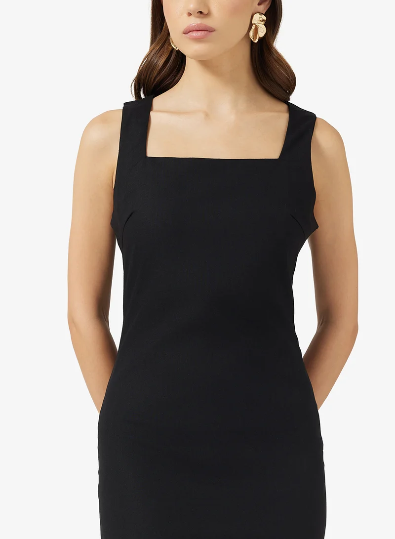 ايلا Sleeveless Shift Dress