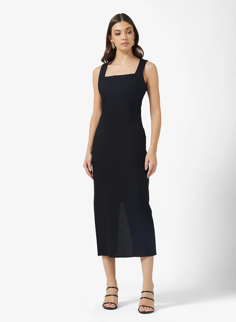 ايلا Sleeveless Shift Dress