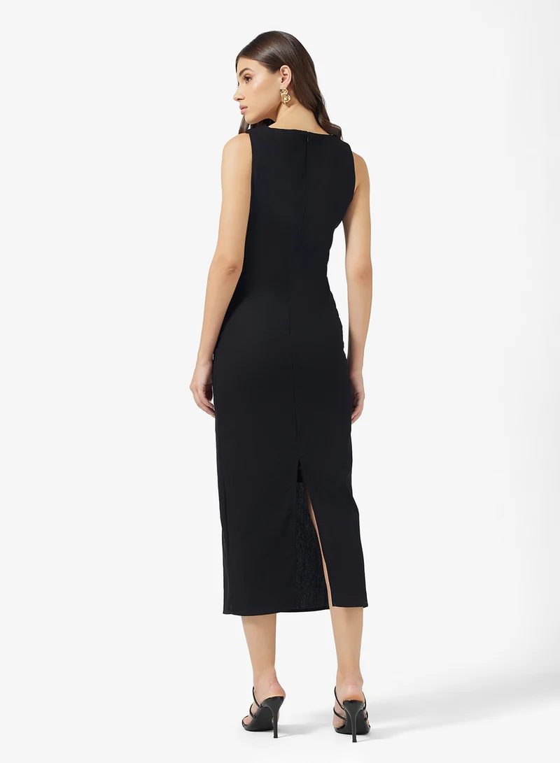 ايلا Sleeveless Shift Dress