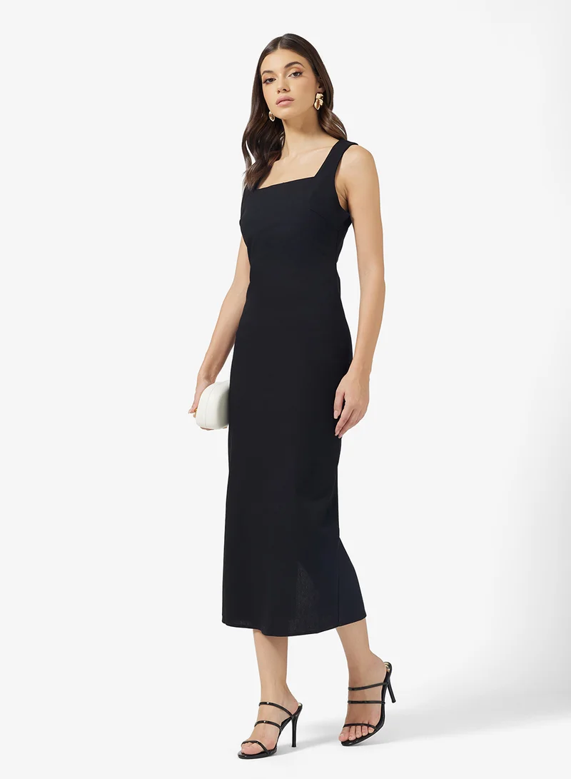 ايلا Sleeveless Shift Dress