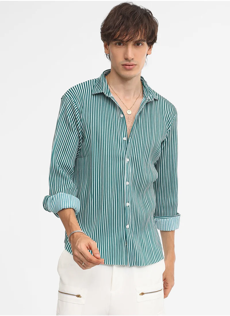 Campus Sutra Men's Forest Green & Powder White Pleat-Creased Shirt