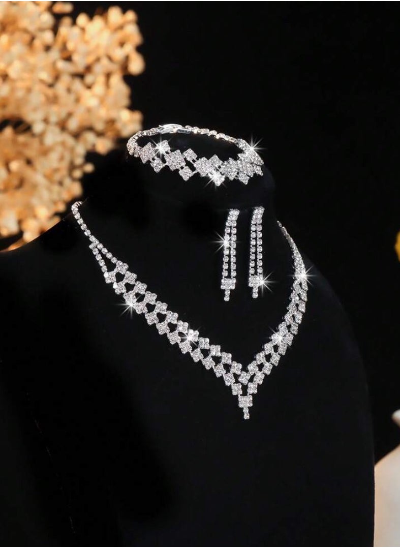 جوليري بالاس طقم اكسسوارات نسائي أنيق مكون من سلسال وحلق اذن واسوارة مرصع بالزركون عالي الجودة  - Image 2