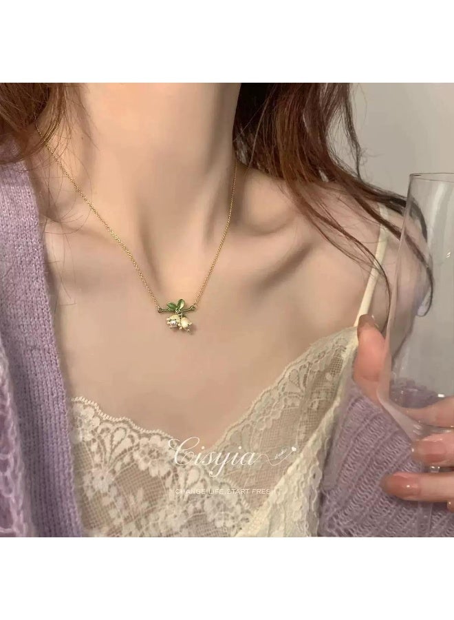 سيمهو قلادة نسائية بتصميم مميز على شكل وردة مطلية بالون الذهبي - Image 1