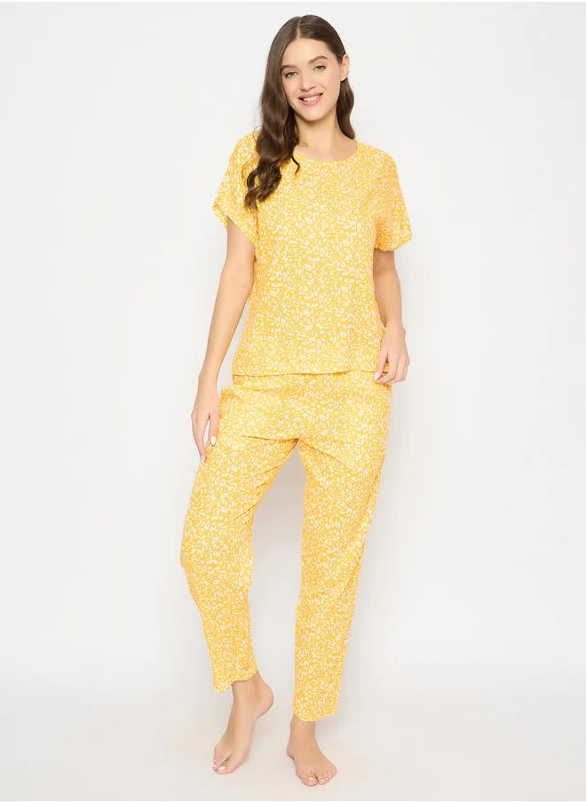 Clovia Printed Round Neck Top and Pyjama Set