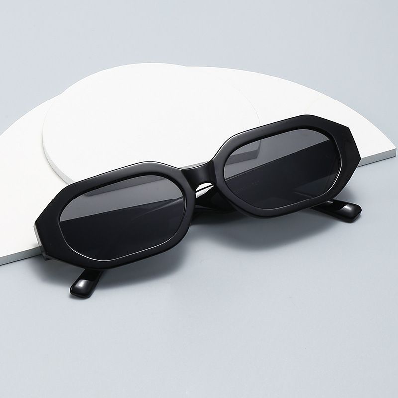 Polygon Oversized Sunglasses Style For Men Women - Image 3