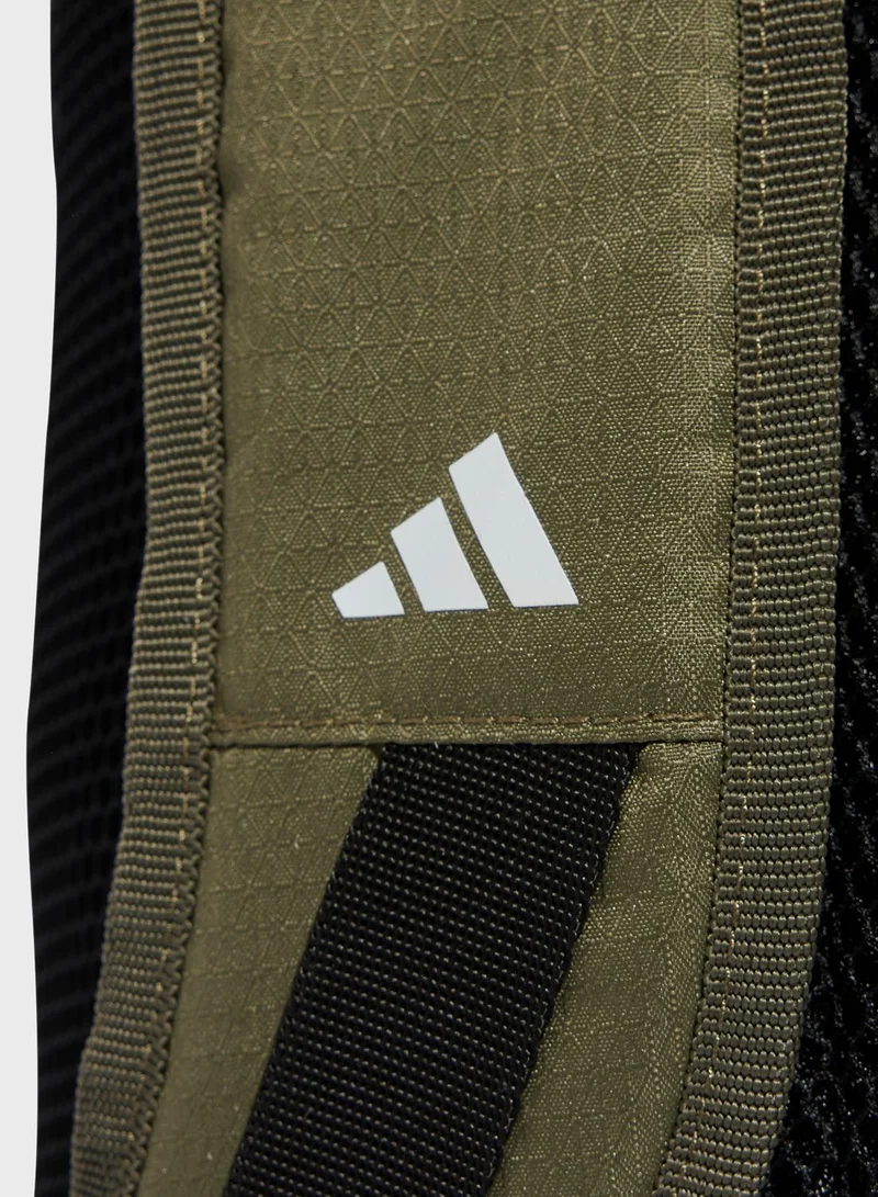 adidas حقيبة ظهر مزينة بشعار العلامة التجارية