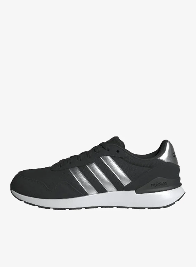 adidas أحذية رياضية نسائية سوداء  .