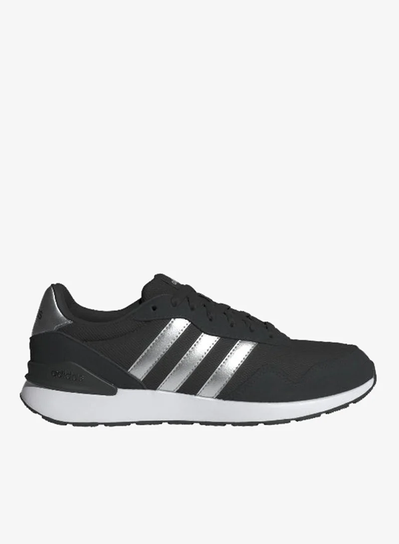 adidas أحذية رياضية نسائية سوداء  .
