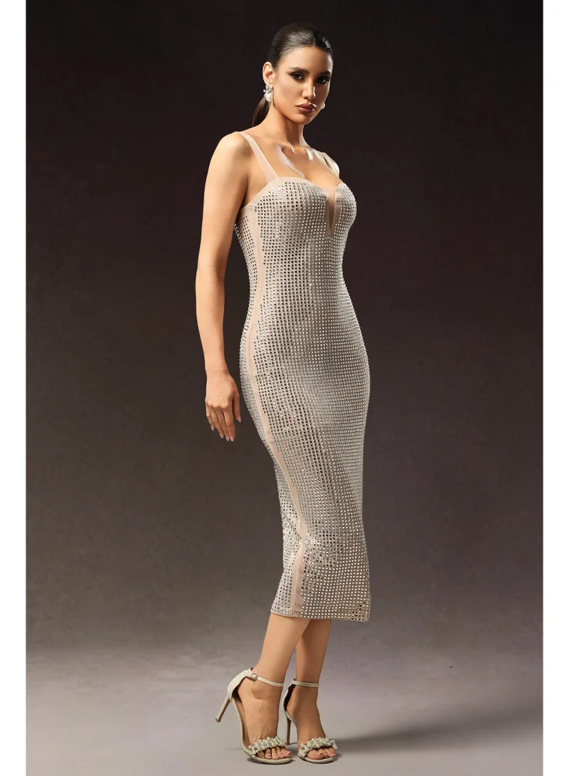 بيلا بارنيت فستان لوجان ميدي بدون أكمام مزين بالماس