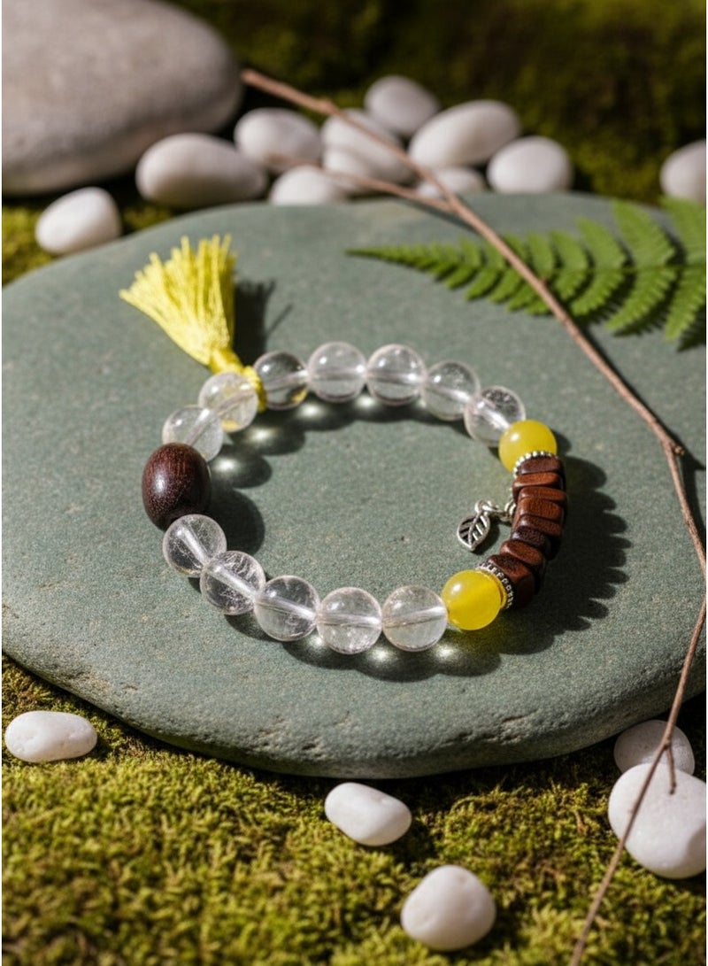 تشوميل سوار كريستالي مُخصص من الكوارتز الشفاف الطبيعي وخشب الصندل - خيار للتطهير بالطاقة والهدوء اللطيف (15-16 سم) - Image 2