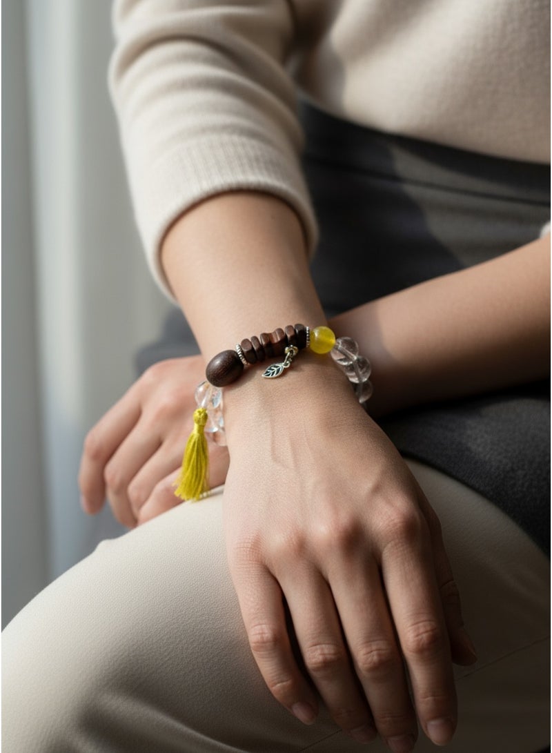 تشوميل سوار كريستالي مُخصص من الكوارتز الشفاف الطبيعي وخشب الصندل - خيار للتطهير بالطاقة والهدوء اللطيف (15-16 سم) - Image 4