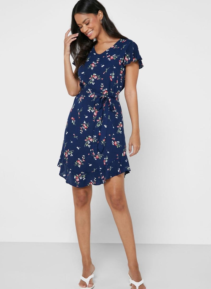 بيسيك إكس إكس فستان مطبع باكمام كشكش - Image 3