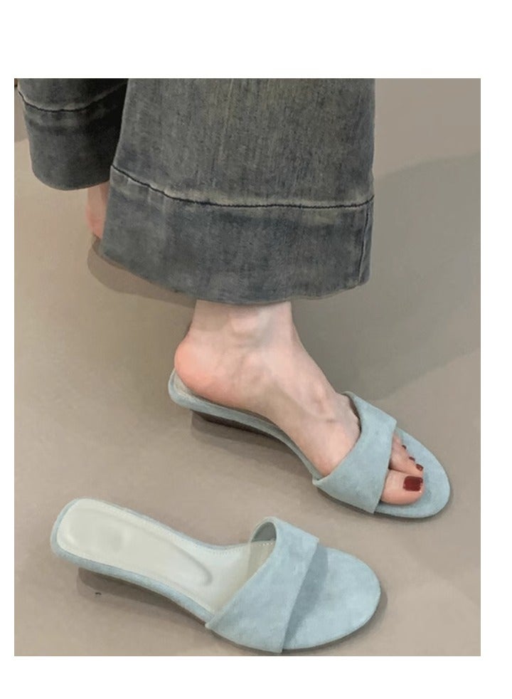 Elegant And Versatile Slippers With Exposed Toes - Image 1