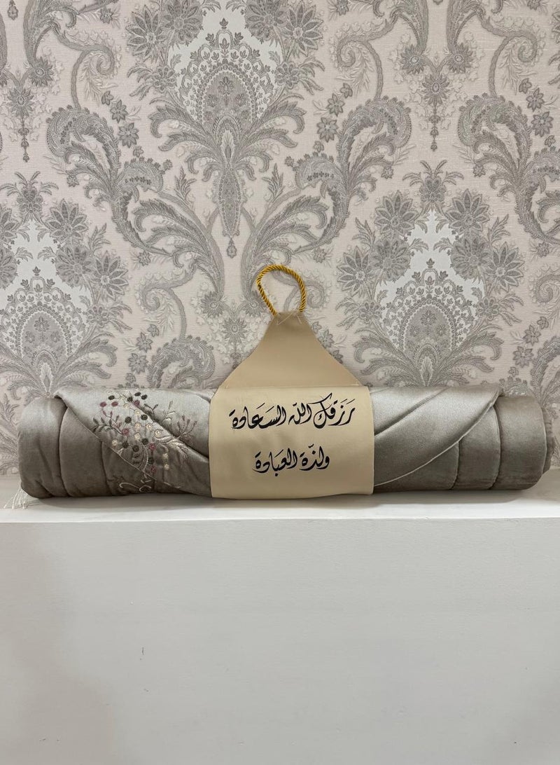 Brides Embroidered prayer rug with a luxurious shoulder strap - Image 1