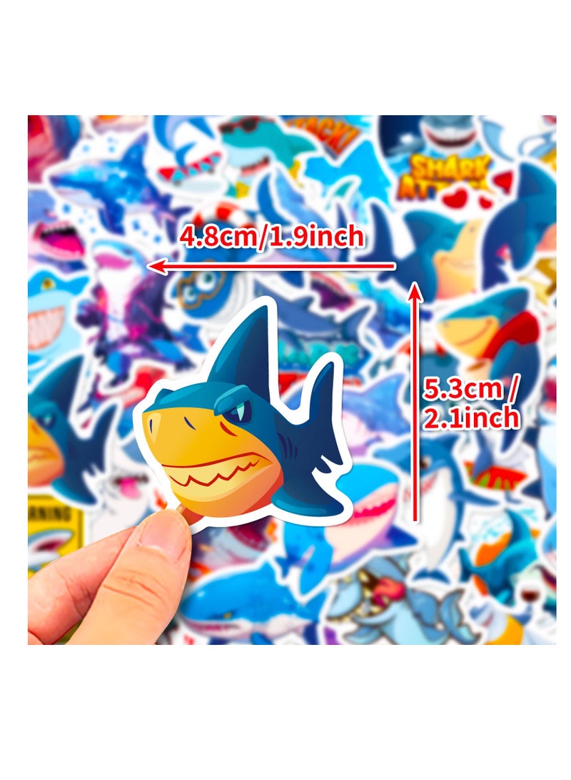 50 قطعة من ملصقات الديكور البلاستيكية المقاومة للماء والكرتونية البحرية لأجهزة الكمبيوتر المحمول وزجاجة لوح التزلج وخوذة الكمبيوتر المحمول وملصقات القرش الكرتونية وملصقات حيوانات المحيط للأطفال - Image 2