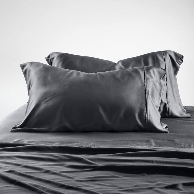 OLIVE CRATE TENCEL EUCALYPTUS PILLOWCASES 100 TENCEL LYOCELL COOLING PILLOW CASES FOR HOT SLEEPERS HYPOALLERGENIC MOISTUREWICKING SILK ALTERNATIVE VEGAN QUEEN SIZE SET OF 2 CHARCOAL