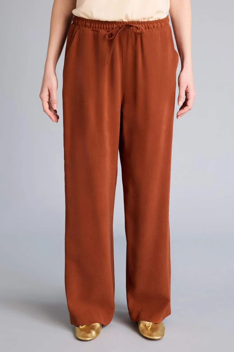 ديفاكتو Straight Fit Wide Leg Trousers
