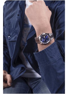 GUESS Men's Watch Silver Tone Stainless Steel Bracelet  - Image 4