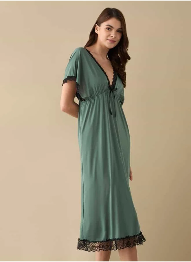 FAV Night Dress with V-neck and Short Sleeves