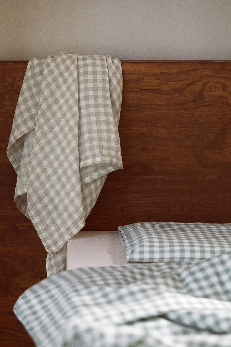 H&M Checked cotton muslin comfort blanket