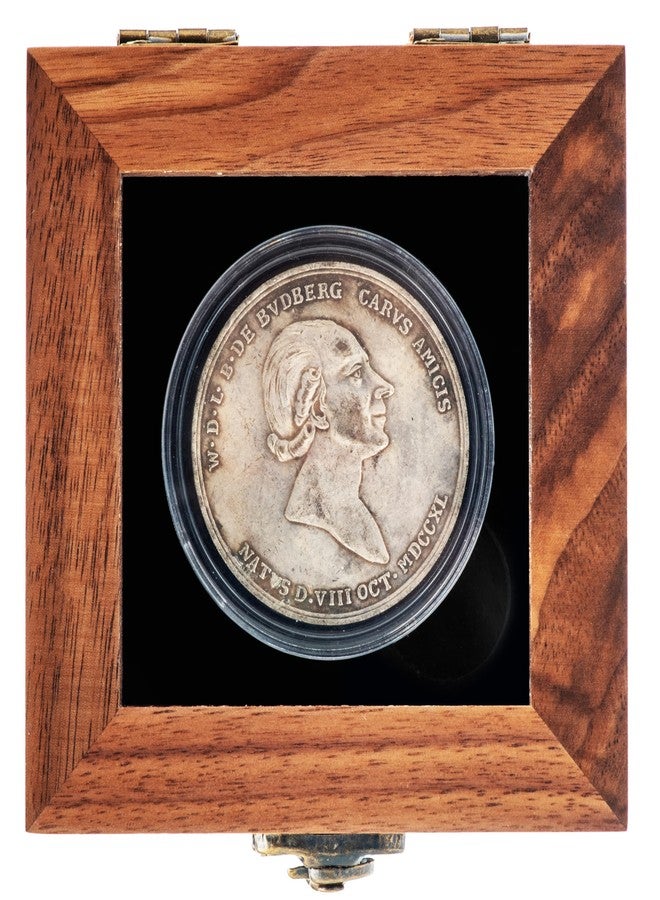 COSISO Single Walnut Wood Challenge Coin Presentation Display Gift Box Storage Case with Hinge/Clear Top and Plastic Coin Capsules with Adjustable Gasket, Small, Black Inner, CB8542 - Image 3