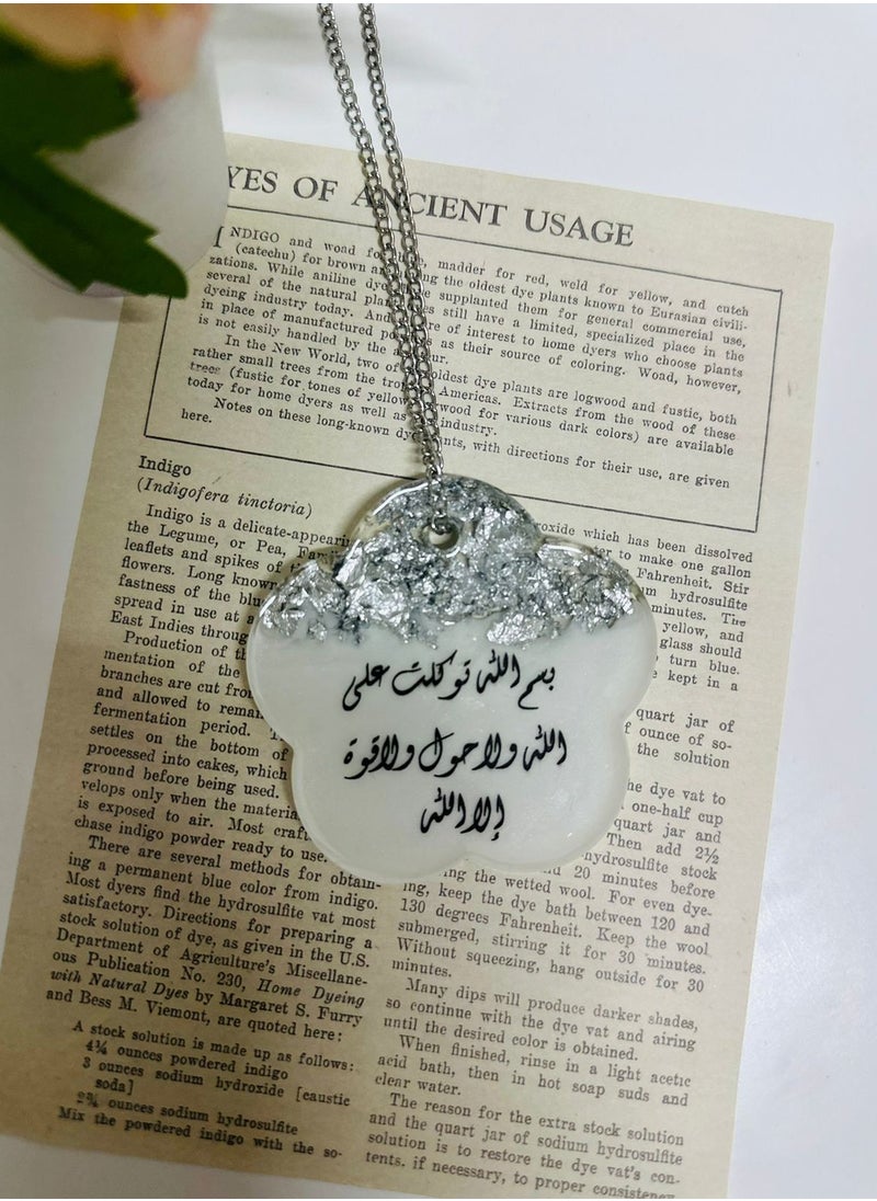 تعليقة زينة السيارة بتصميم انيق من الريزن الفاخر 7.5سم*7.50سم