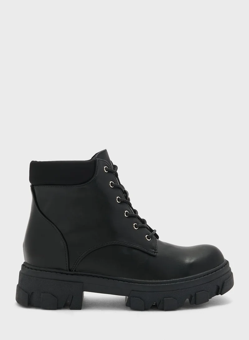 جينجر Lace Up Angle Boots