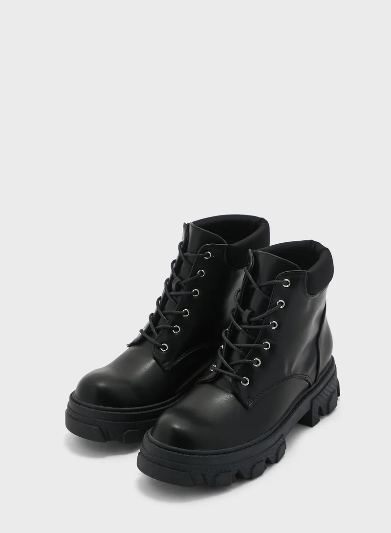 جينجر Lace Up Angle Boots