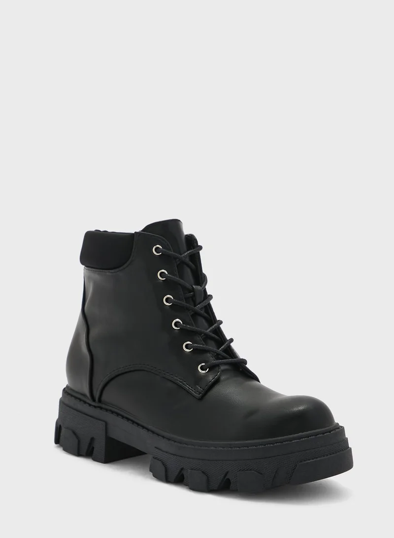 جينجر Lace Up Angle Boots