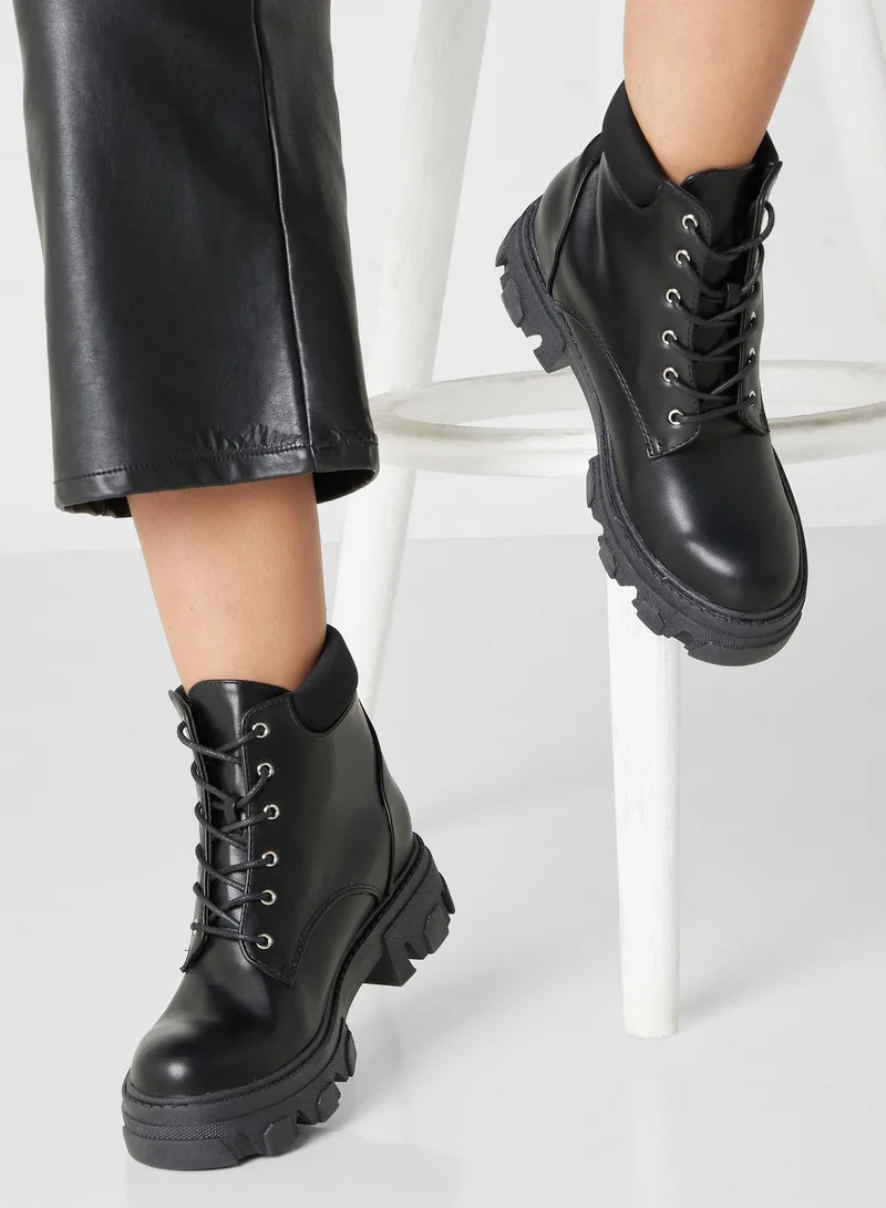 جينجر Lace Up Angle Boots