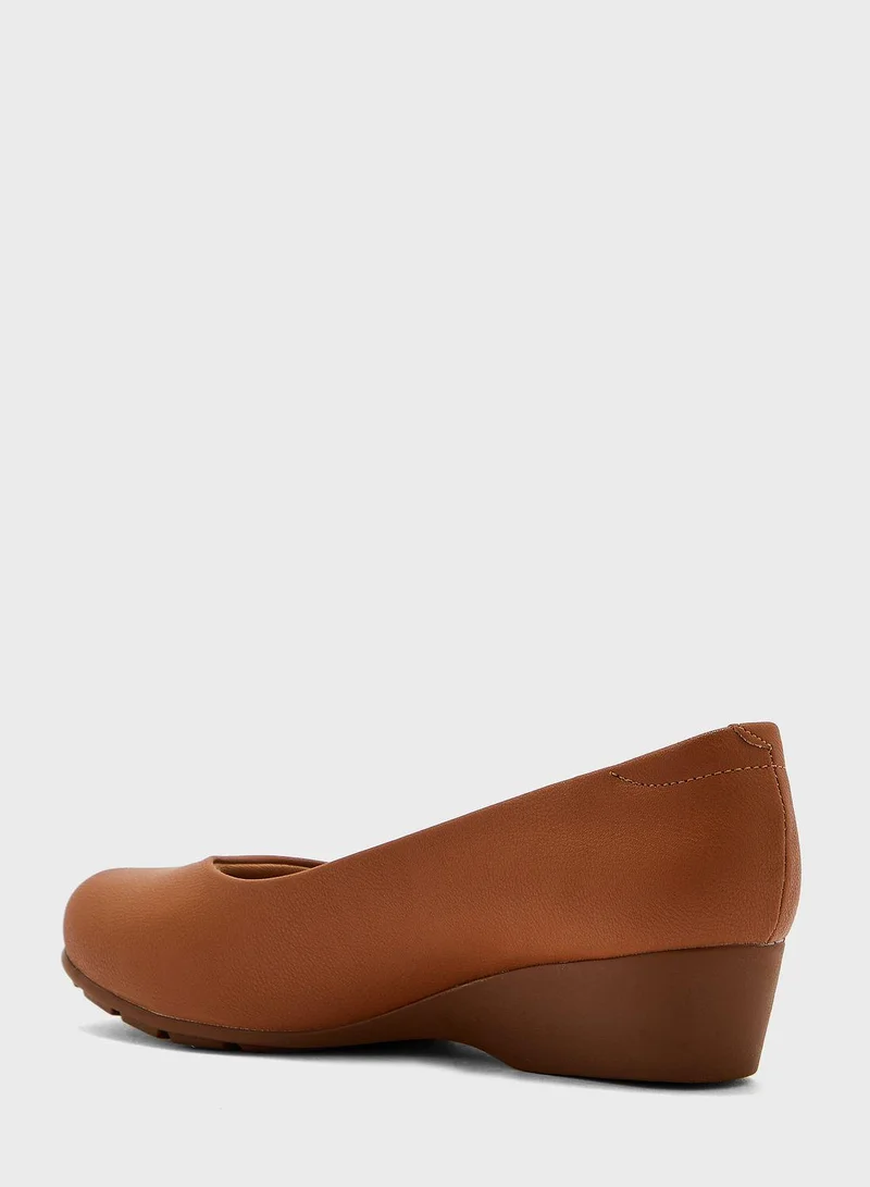 MODARE Lexi Low-Heel Pumps