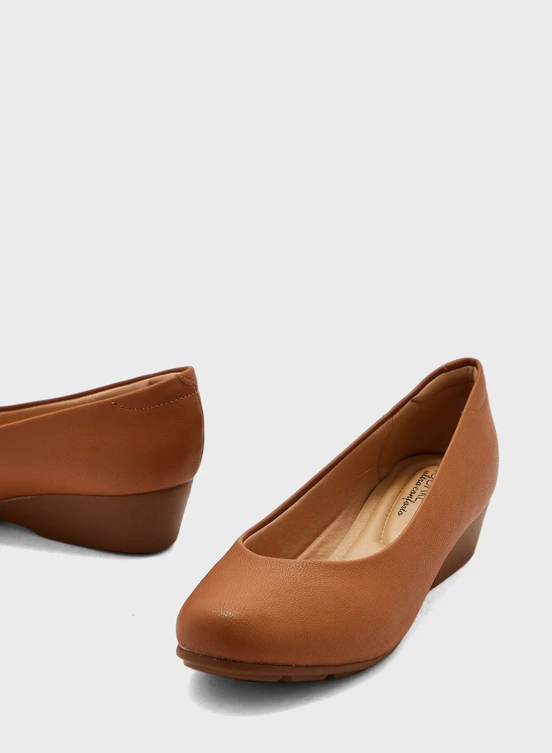 MODARE Lexi Low-Heel Pumps