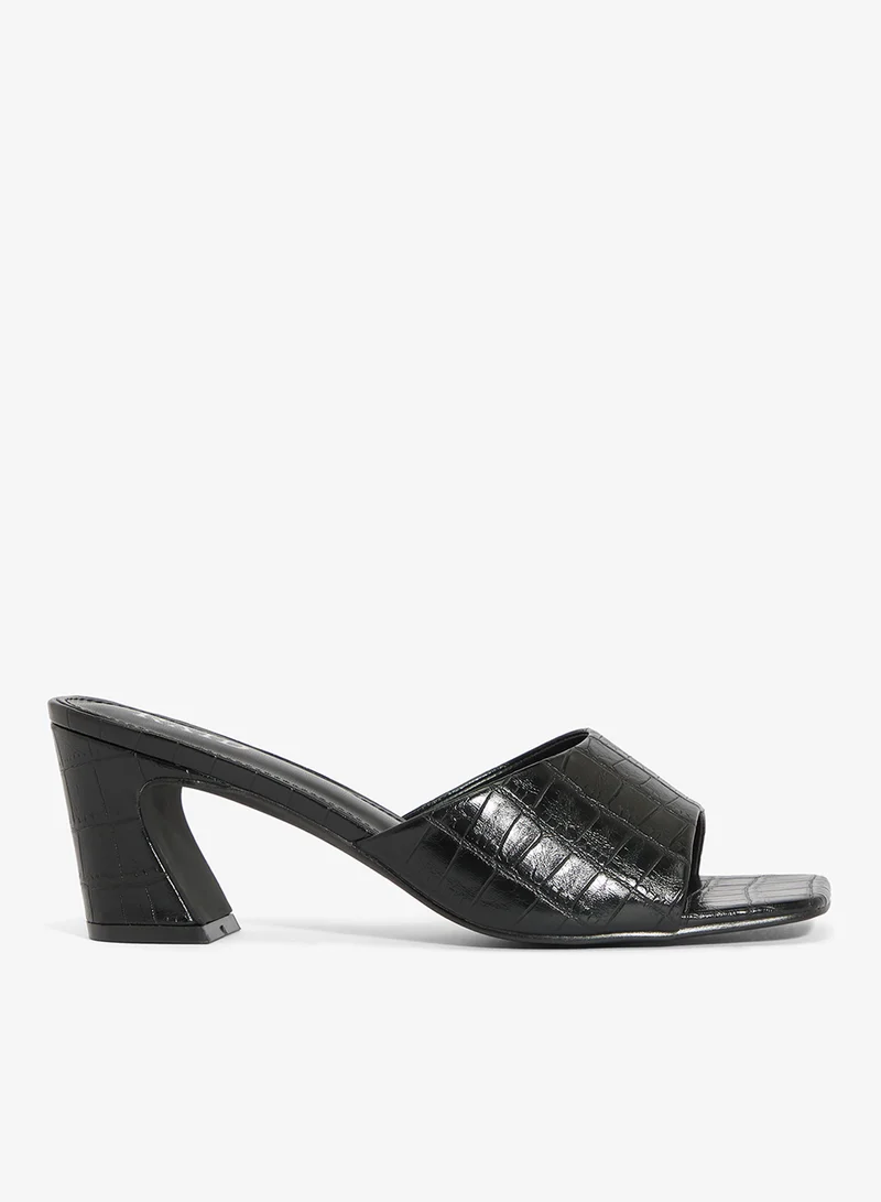 ريد Saanvi Heeled Sandals